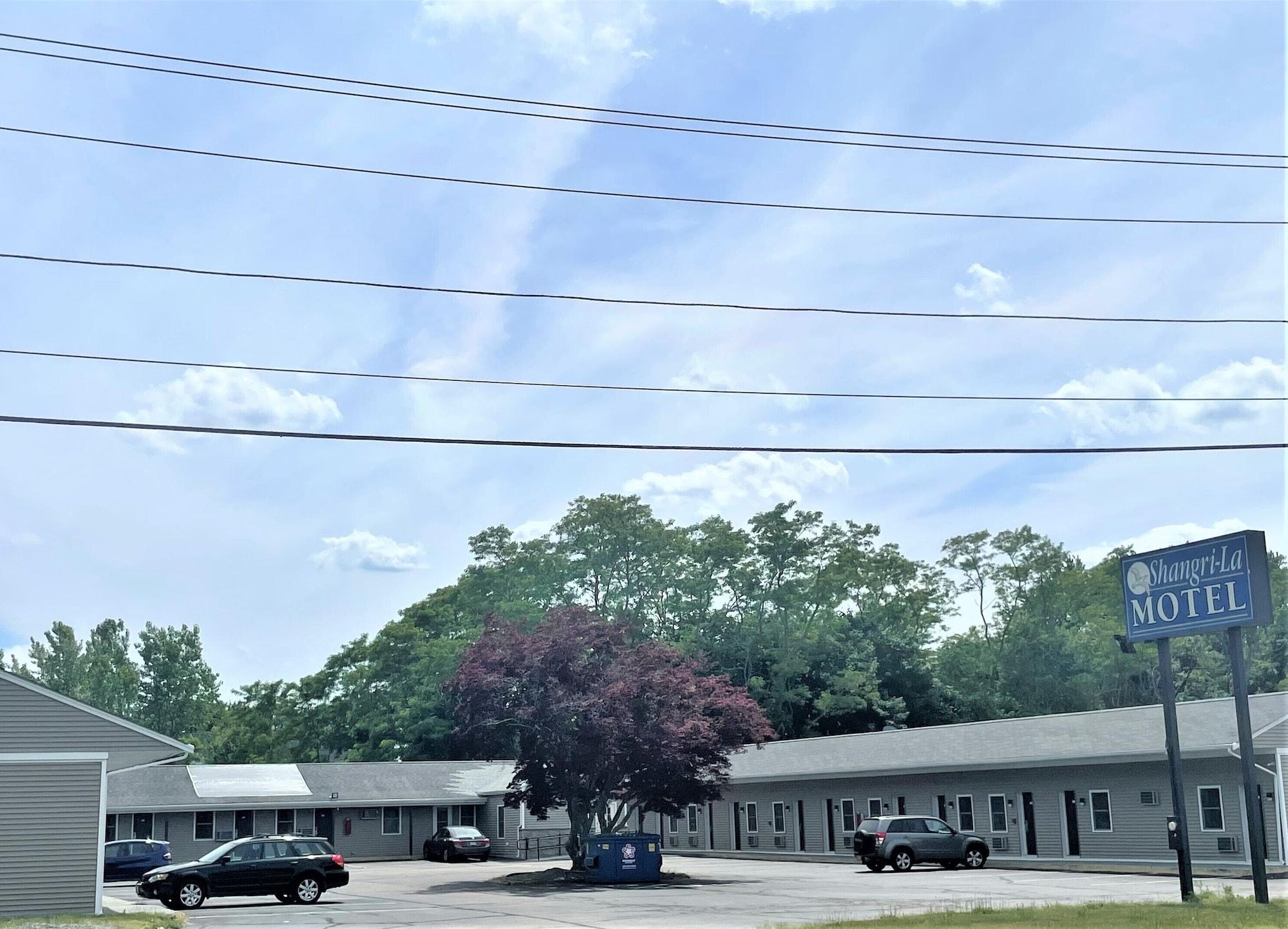 Shangri La Motel — hotel in Seekonk