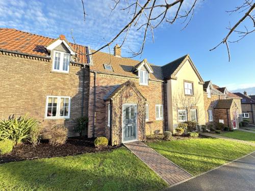 Willow Cottage Part of the The Bay Filey Holiday Village with pool gym and direct beach access pub restaurant tennis and meadows walks — 4-Star Luxury Hotel in Scarborough, United Kingdom