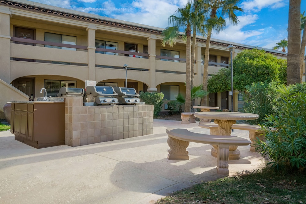 La Fuente Inn & Suites - photo 41