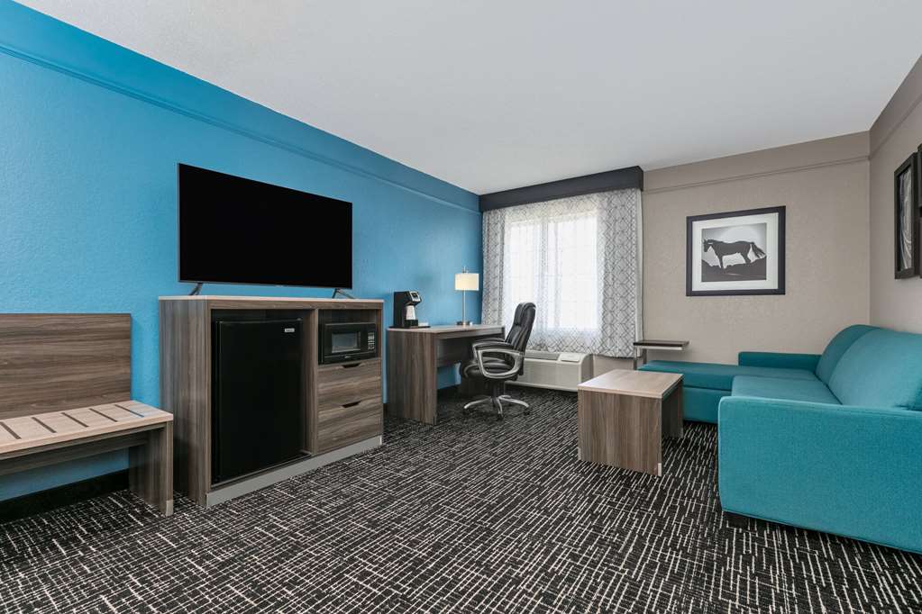 La Quinta Inn & Suites by Wyndham Weatherford - photo 31