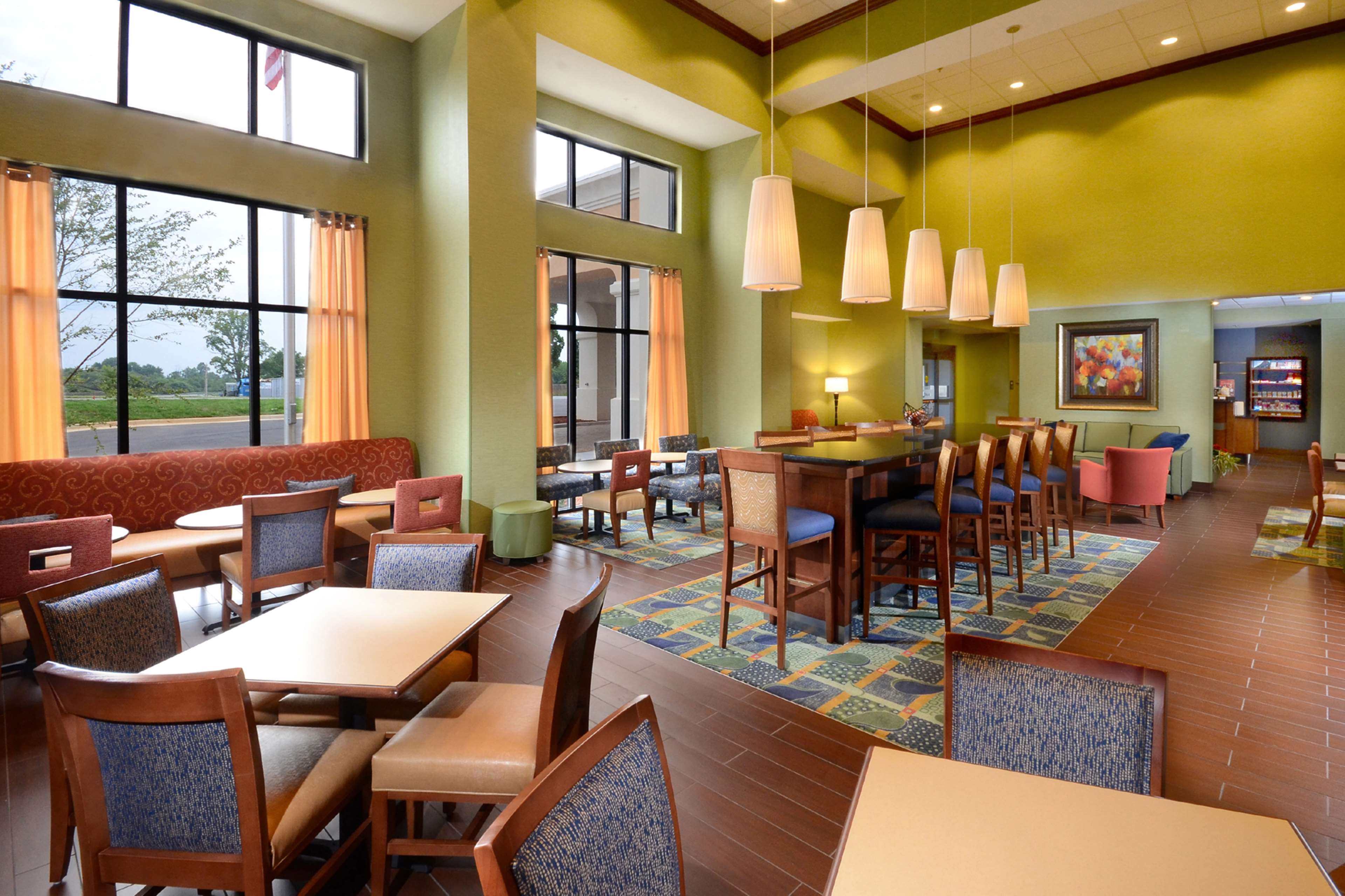 Hampton Inn & Suites Lynchburg - photo 3