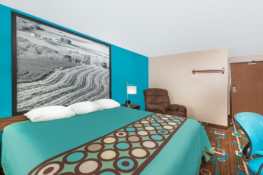 Super 8 by Wyndham Spencer - photo 9