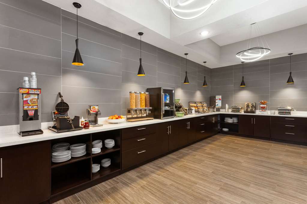 La Quinta Inn & Suites Coralville Iowa City - photo 30