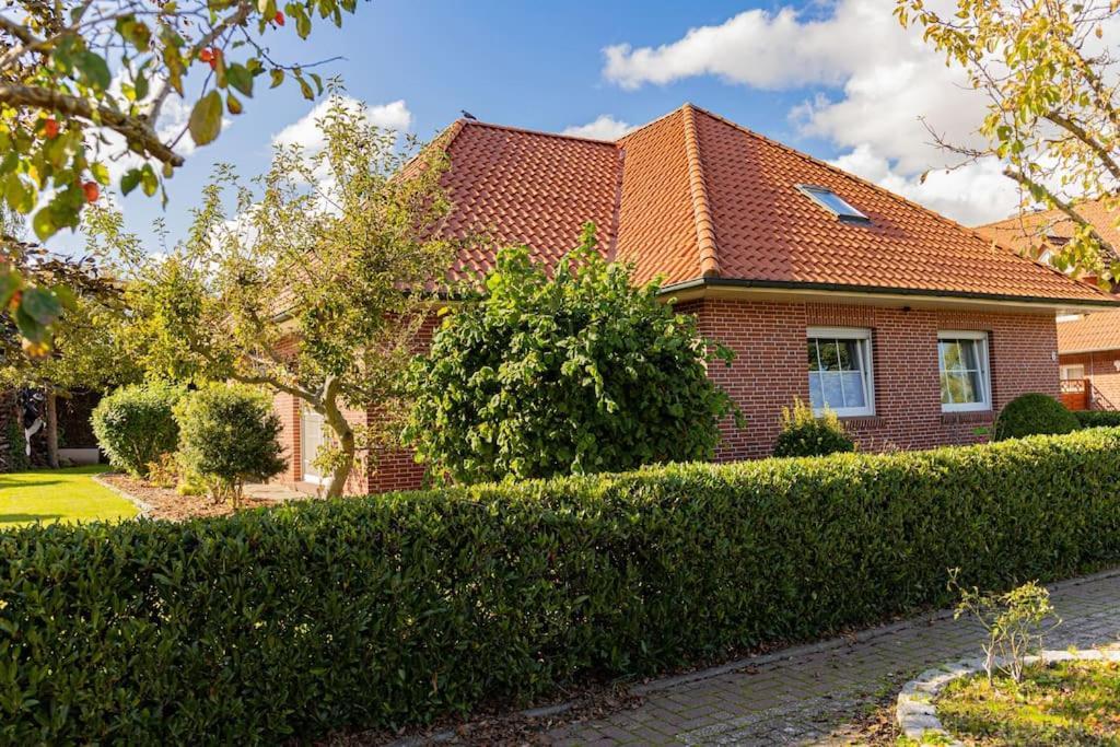 Schönes & gemütliches Ferienhaus nahe der Nordsee — hotel in Schortens