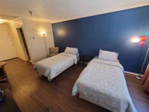 Large Hotel Style Suite C06 — 5-Star Luxury Hotel in Los Angeles, United States