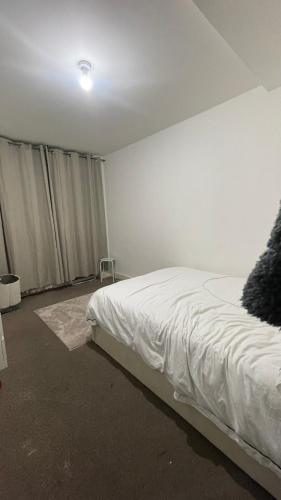 Spacious Room In Central - last minute hotel in London