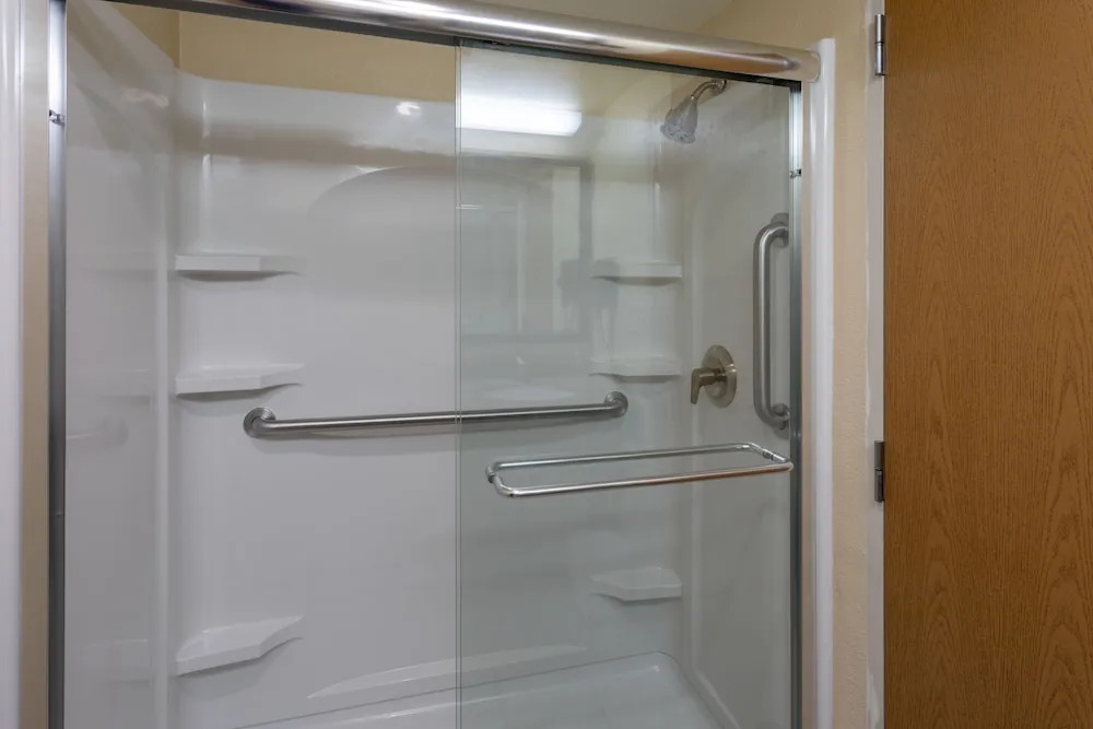 Hospitality Inn & Suites - photo 4