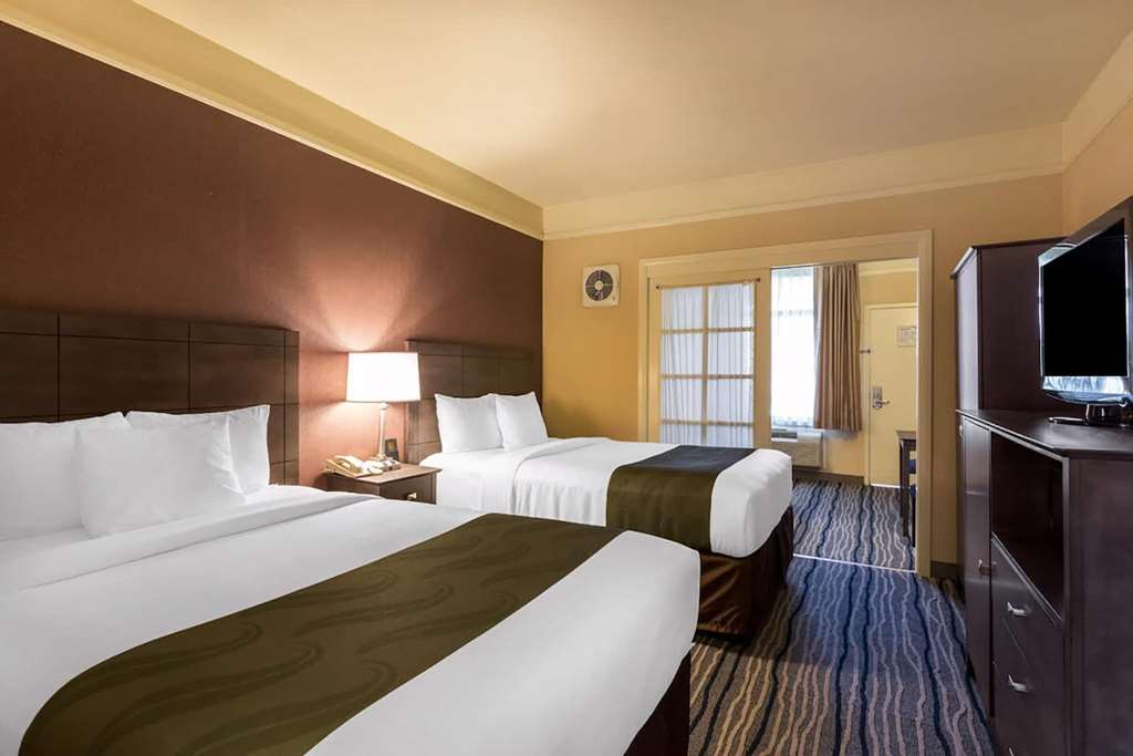 Ramada Suites by Wyndham San Diego - photo 4