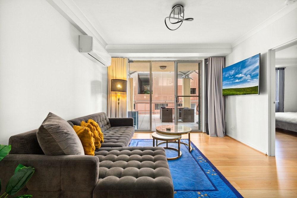 Spacious 2 Bed Apartment Near Parramatta CBD — 4-Star Luxury Hotel in Sydney, Australia