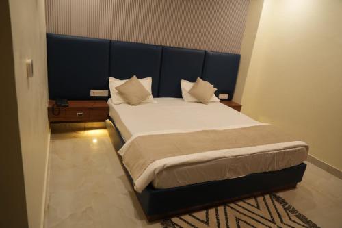 Blackout Bar & Hotel — hotel in Hanumangarh
