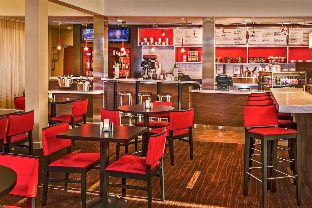 Courtyard by Marriott Hampton - photo 18