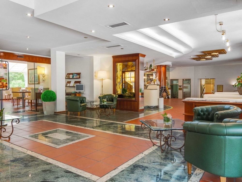 Apartment in a Resort With Swimming Pool — Foligno — photo 2