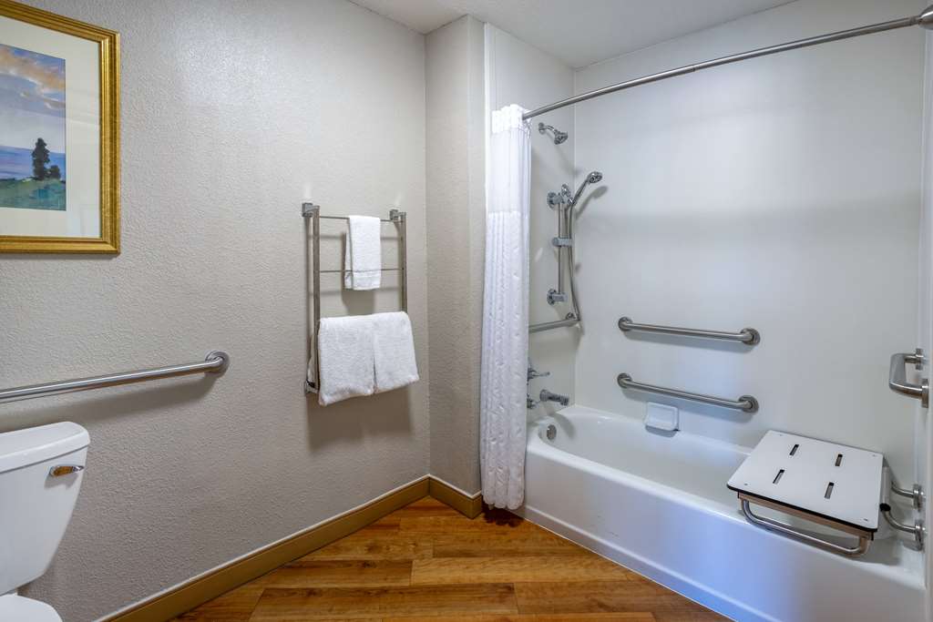Days Inn by Wyndham Pleasant Prairie Kenosha - photo 34