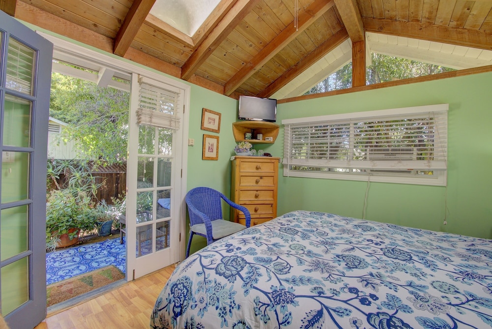 Secret Garden Inn and Cottages - photo 57