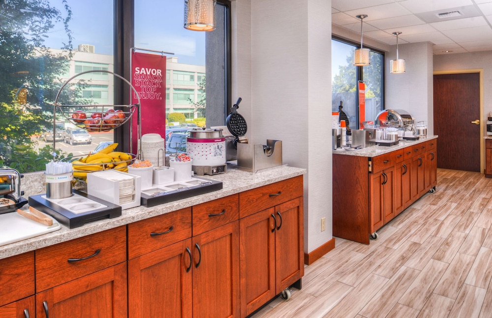 Hampton Inn Seattle Airport - photo 25