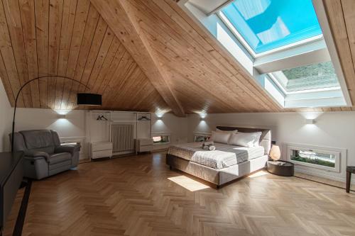 Attic 64 The House Of Travelers — 4-Star Luxury Hotel in Como, Italy