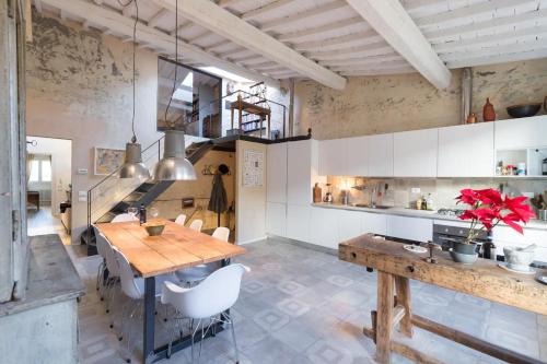 Unique 100 sqm design flat in Oltrarno — 4-Star Luxury Hotel in Florence, Italy