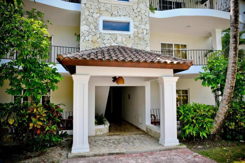 White Sands Punta Cana Pool Jacuzzi — 4-Star Luxury Hotel in Punta Cana, Dominican Republic