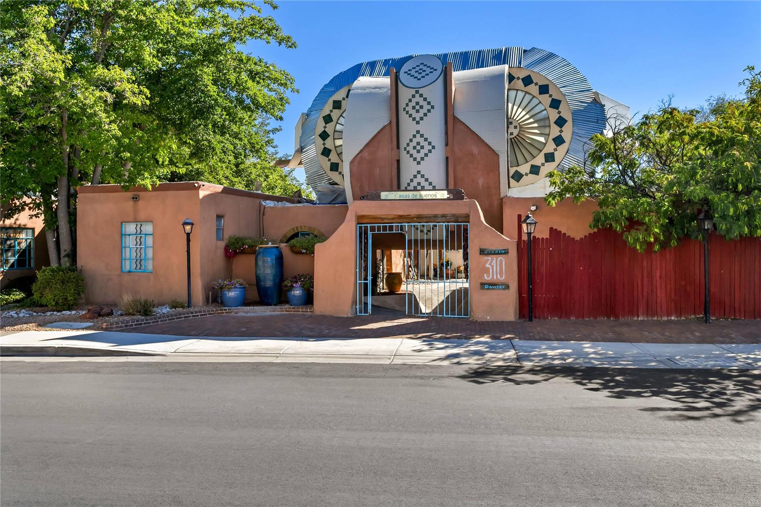 Casas de Suenos Old Town Historic Inn an Ascend Collection Hotel - carbon neutral hotel in Albuquerque
