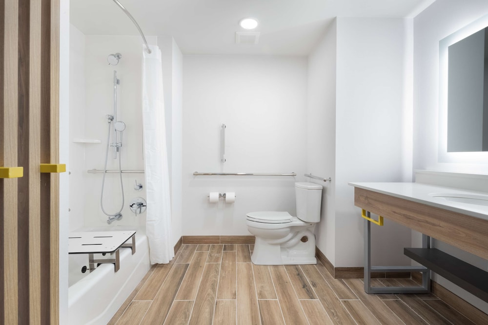 Hampton Inn Verona at Turning Stone - photo 8