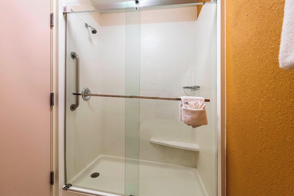 Fairfield Inn & Suites by Marriott St Petersburg Clearwater - photo 13