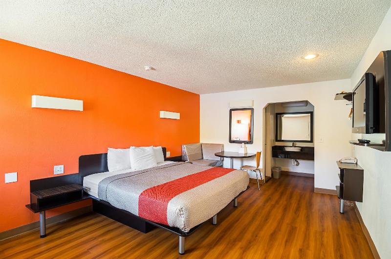 Motel 6 Blue Springs MO - photo 2