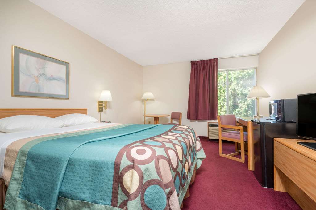 Super 8 by Wyndham Menomonie WI - photo 9