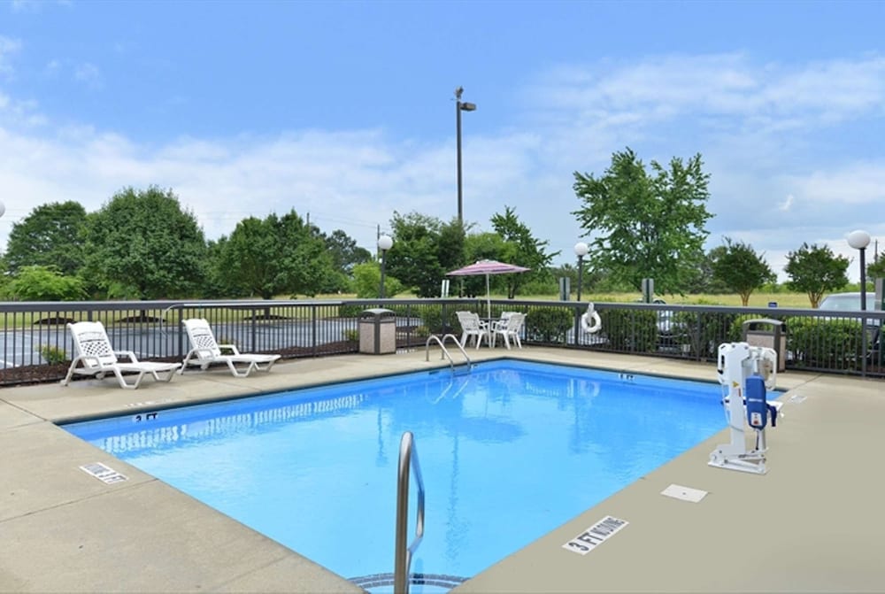 Hampton Inn Raleigh Clayton I 40 - photo 21