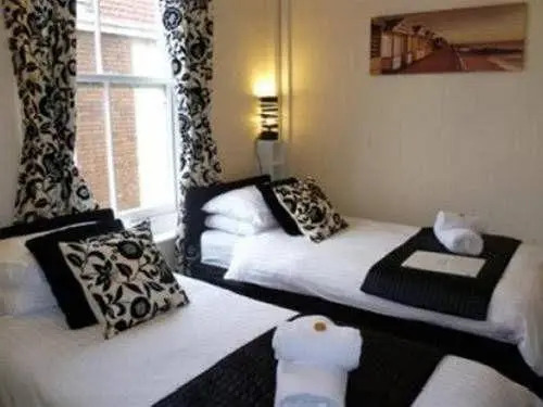 Aquamarine Guest House — 4-Star Luxury Hotel in Paignton, United Kingdom
