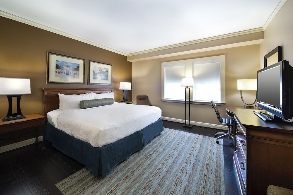The Whitehall Houston - photo 6
