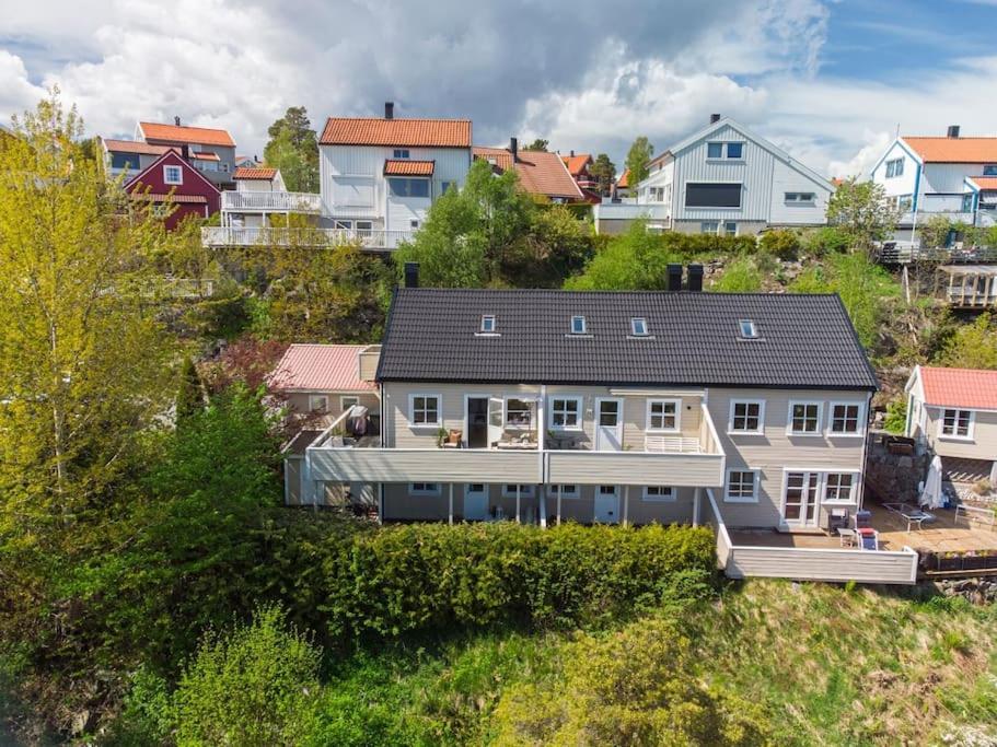 Sentralt Rekkehus Med Solrik Veranda in Arendal, Norway