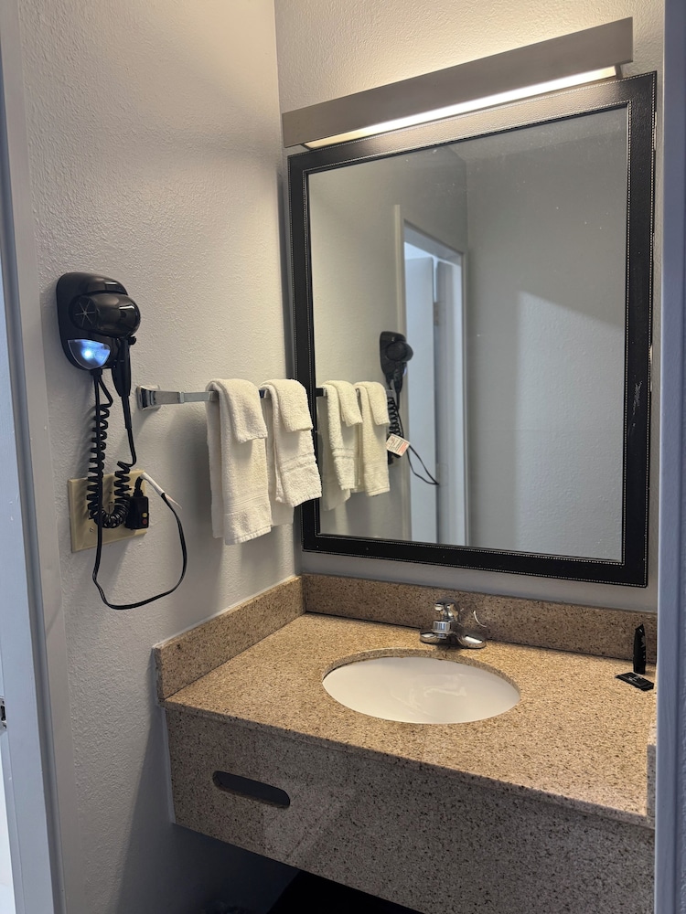 Baymont by Wyndham Dayton North - photo 21