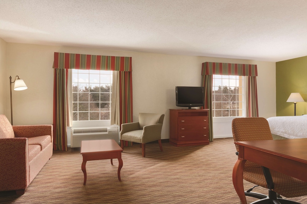 Hampton Inn & Suites Greenfield - photo 24
