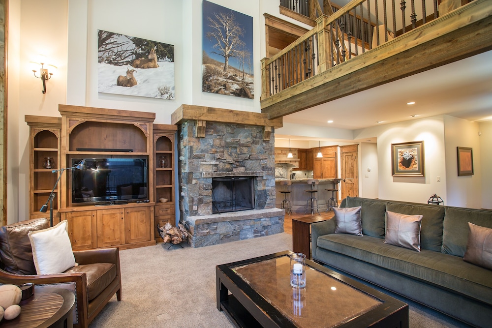 9201 Silver Aspen Five Bedroom Loft Luxury Townhome 4 Hotel Room - photo 12