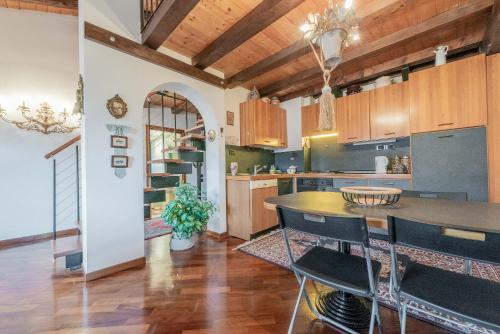 Realkasa Azeglio Apartments — 4-Star Luxury Hotel in Bologna, Italy