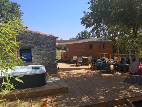 Roulotte la clé du Luberon - carbon neutral hotel in Unknown City