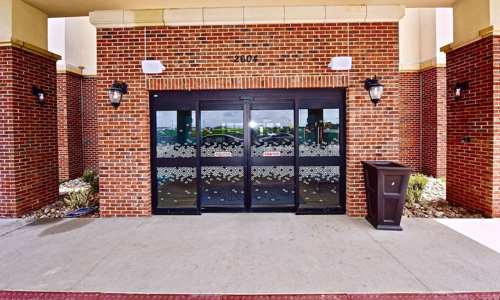 Hampton Inn Kirksville - photo 11