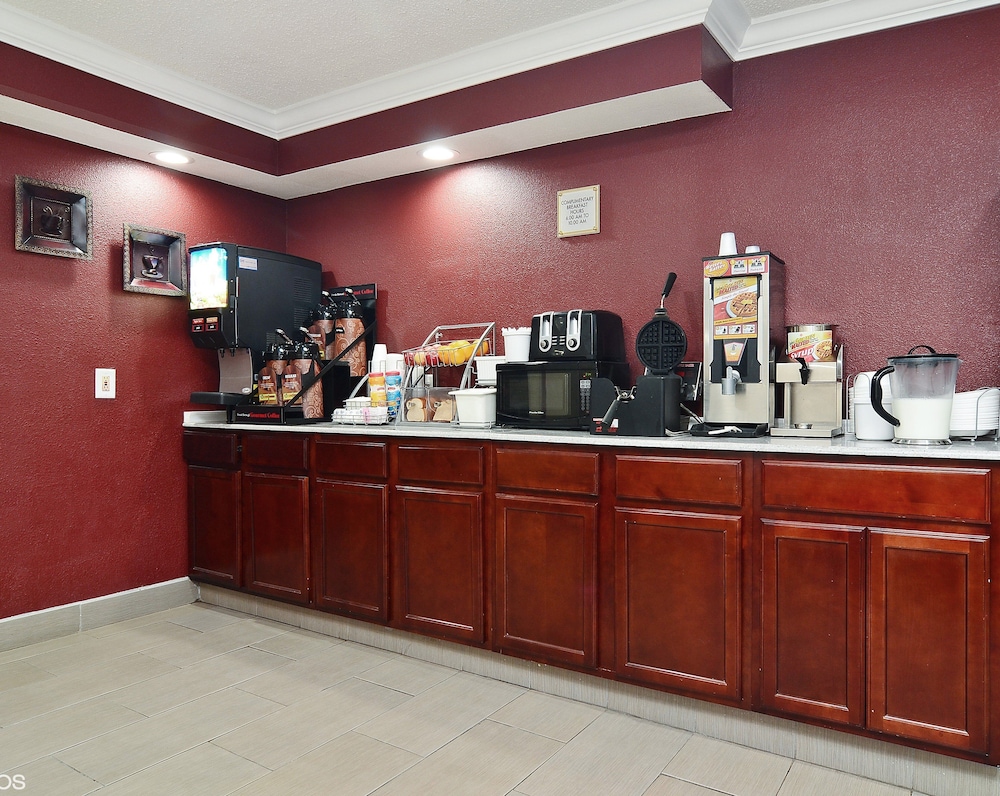 Red Roof Inn Binghamton North - photo 24