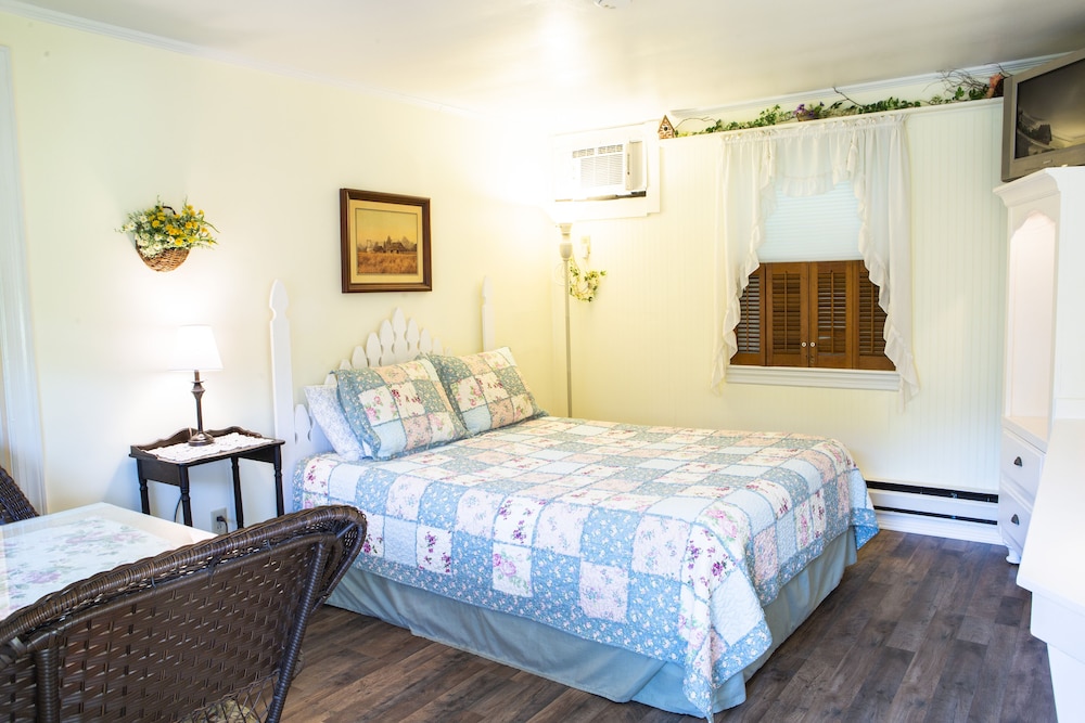 The Chimney Rock Inn & Cottages - photo 91