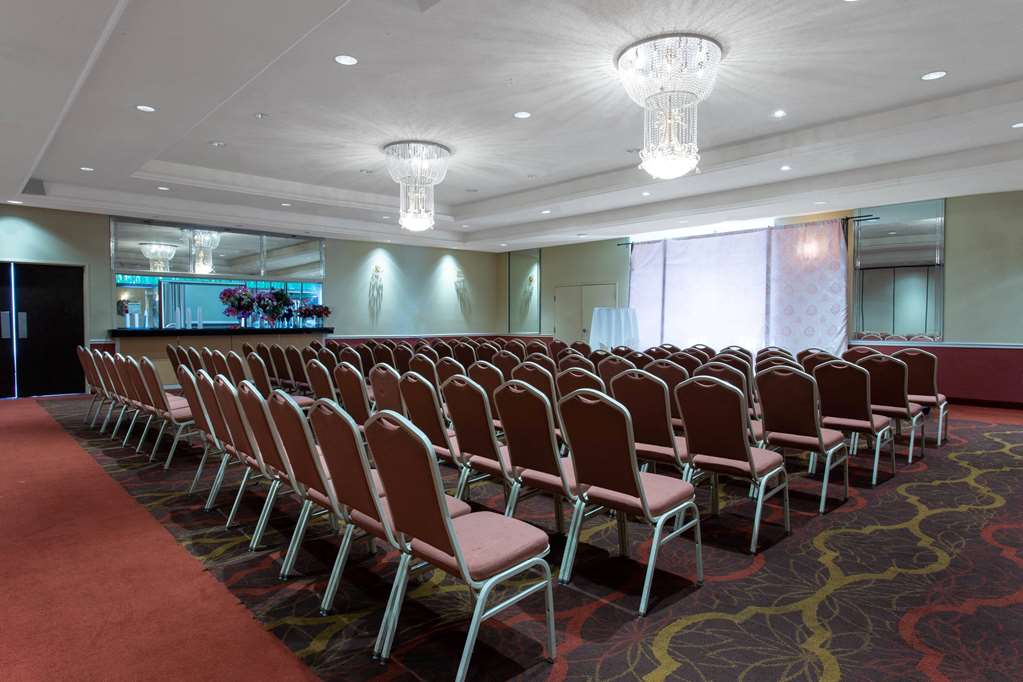 Ramada by Wyndham Glendale Heights Lombard - photo 21