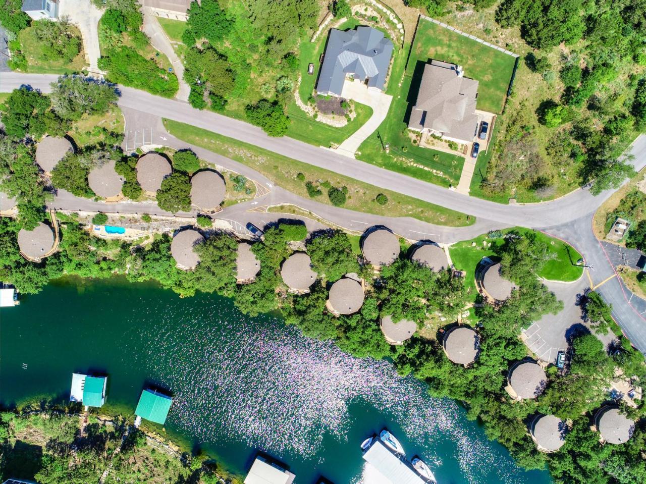 Treehouse Bungalow with Community PoolHot Tub 16 — 4-Star Luxury Hotel in Lakeway, United States