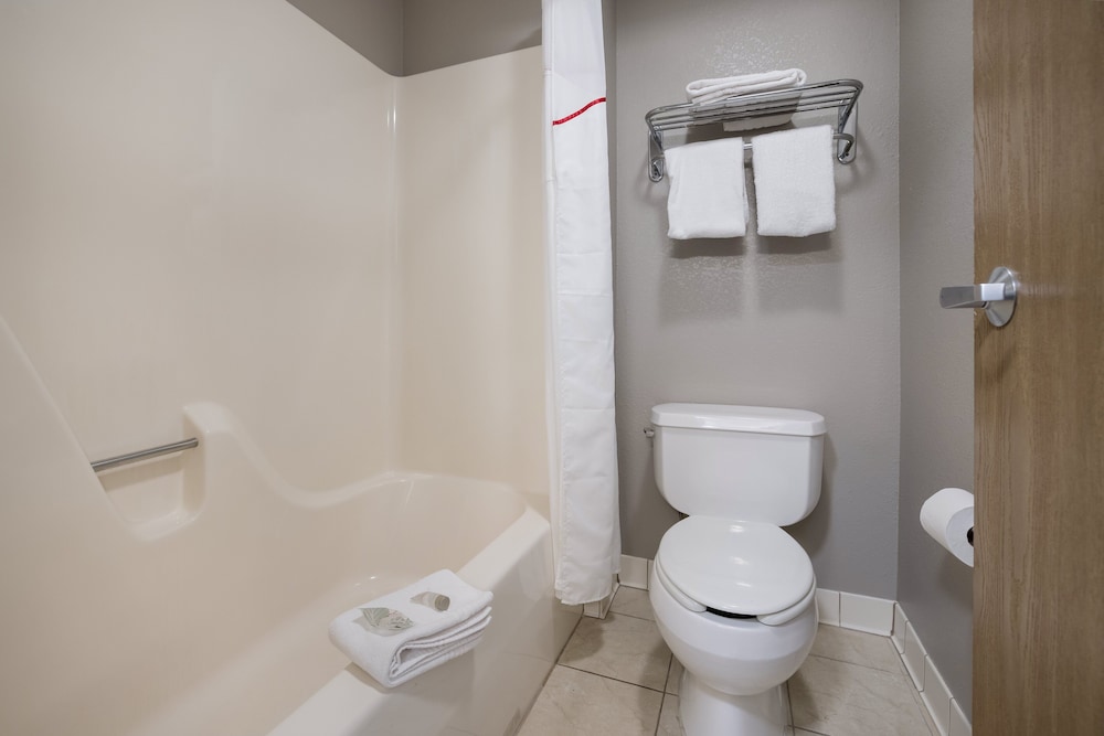 Red Roof Inn Weedsport - photo 23
