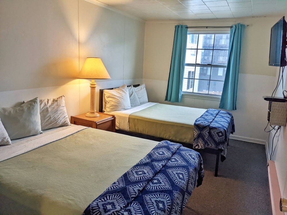 Hillcrest Inn - photo 28