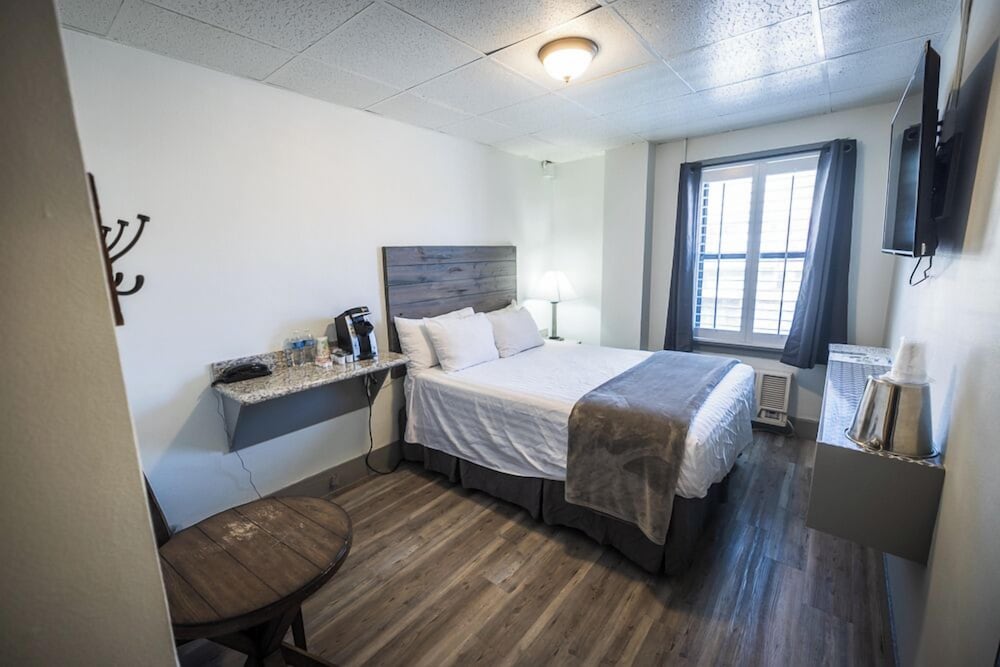 Hotel Nevada - carbon neutral hotel in Ely