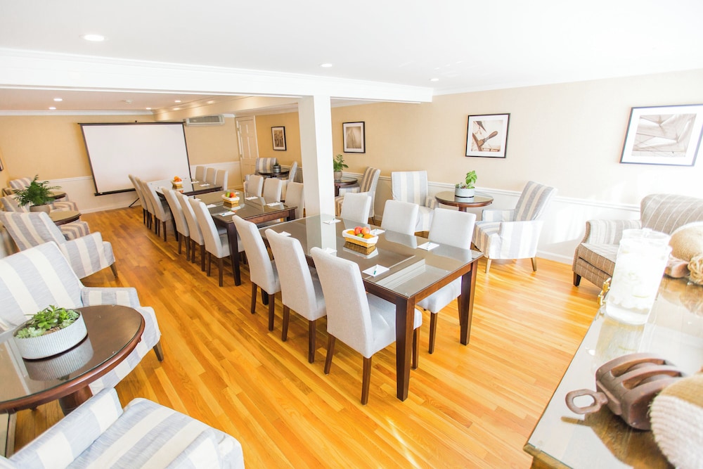 The Harborside Inn - photo 32