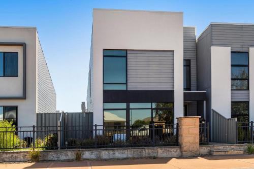 Vasse NewYorker Townhouse — 4-Star Luxury Hotel in Vasse, Australia