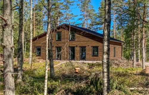Beautiful Home In Säffle With Kitchen — 4-Star Luxury Hotel in None, Sweden