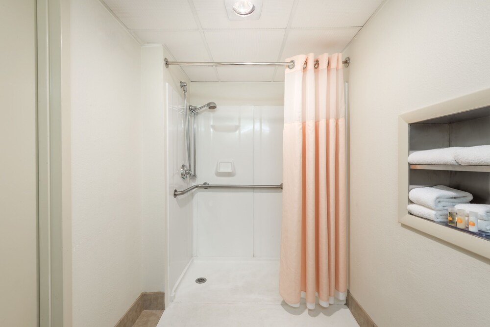 Quality Inn & Suites Hotel West Chester - photo 26
