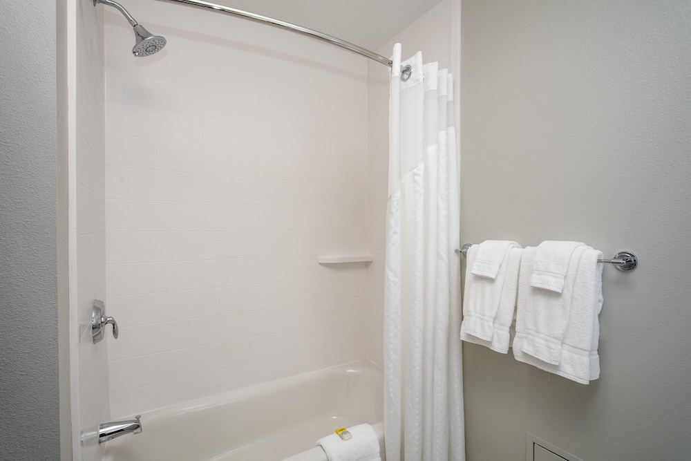 Holiday Inn Express & Suites Bend South by IHG - photo 26