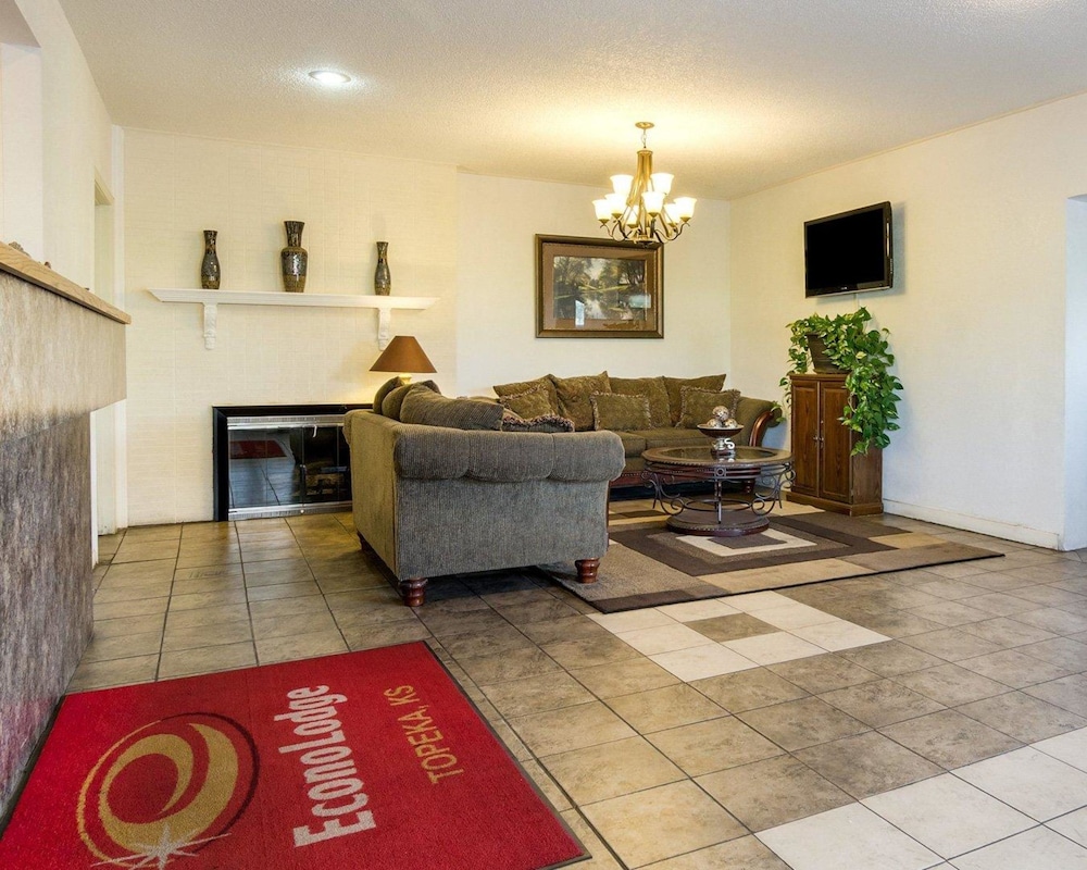 Econo Lodge Topeka Blvd. - photo 3